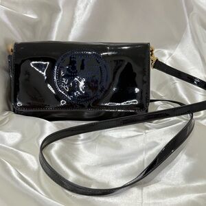 Tory Burch Patent Leather Crossbody Purse Clutch Perforated Logo Black Blue Chic